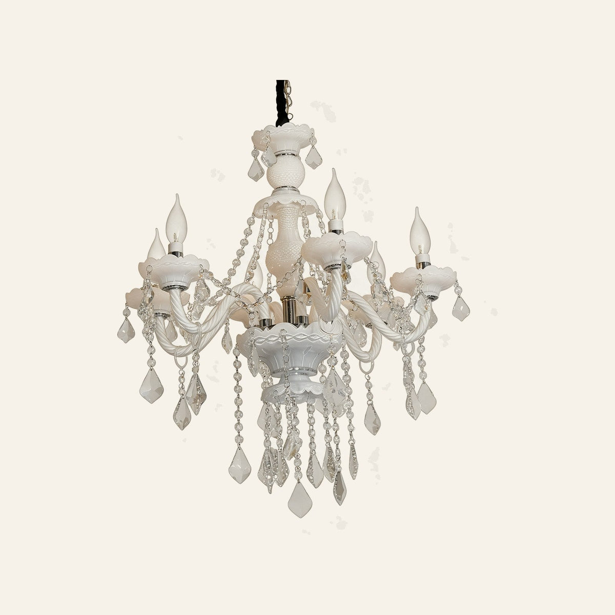 Chandelle — lustre en cristal, verre et fer présenté sur fond ivoire