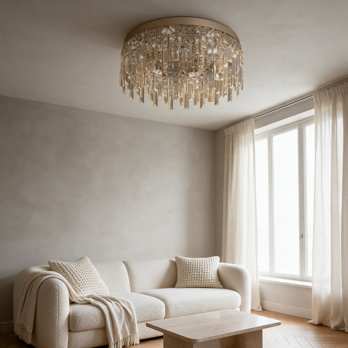 Platine — lustre en cristal dans un salon Image