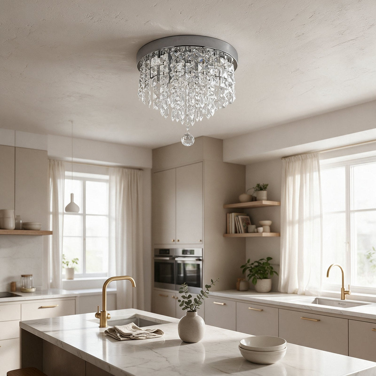 Vénus — plafonnier en cristal dans une cuisine