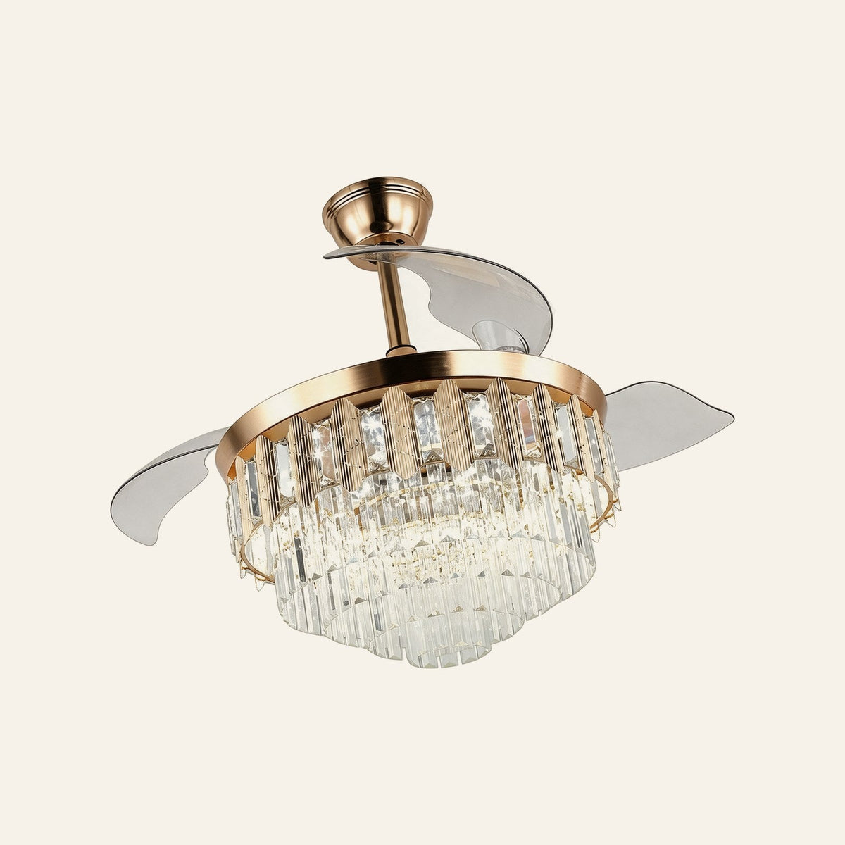 Zéphyr — ventilateur-lustre en fer et cristal présenté sur fond ivoire