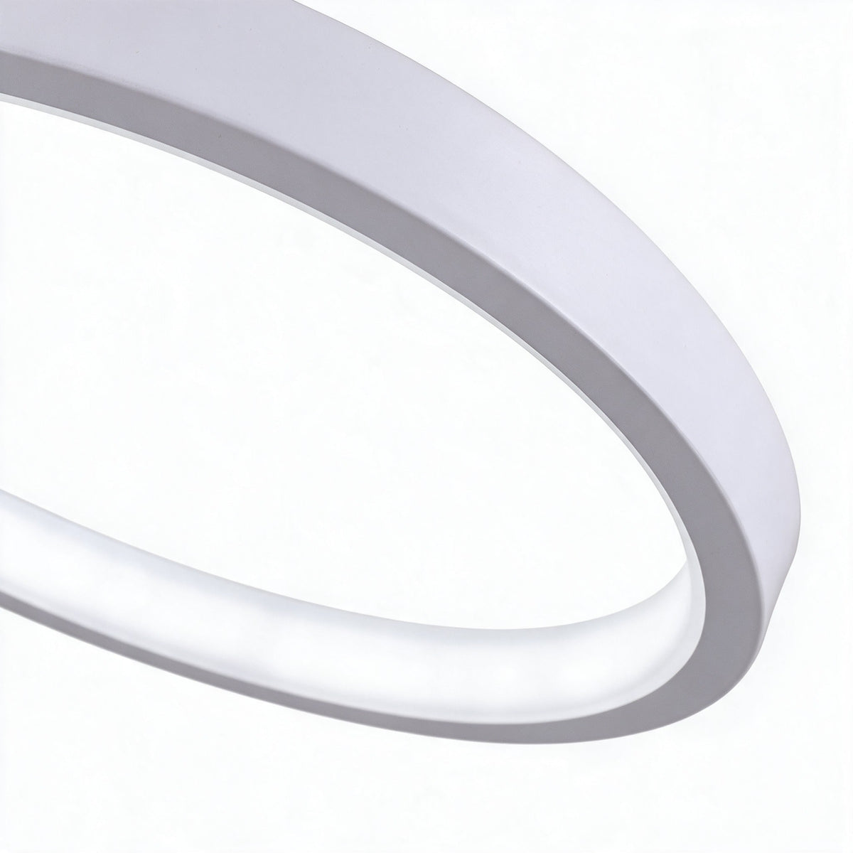 Boréal — détail macro de la courbe du ruban blanc et de sa face lumineuse