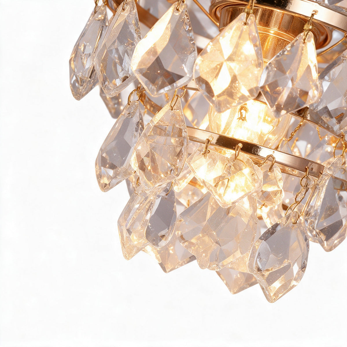 Bulle — détail macro des prismes de cristal étagés éclairés de l'intérieur